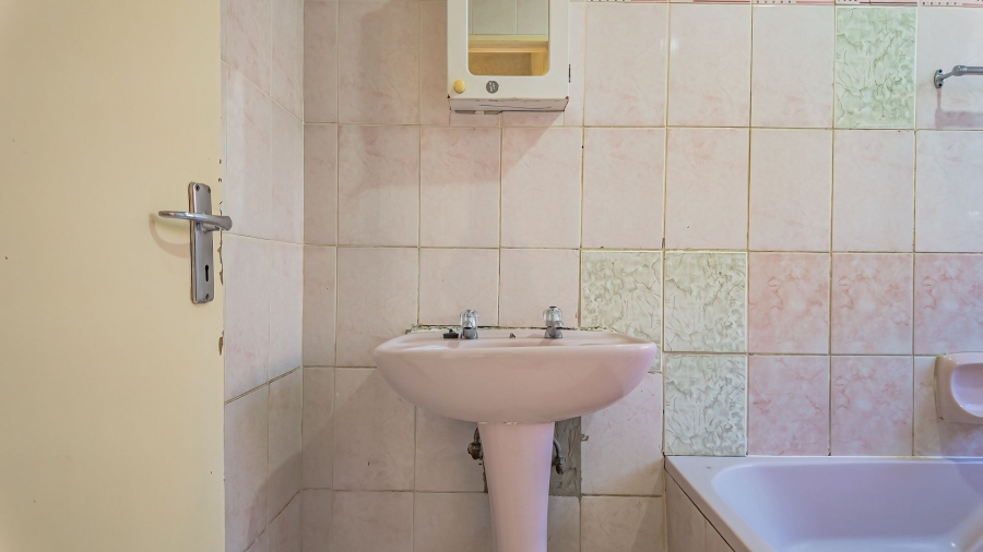 To Let 5 Bedroom Property for Rent in Tlhabane North West